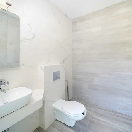 Periklis Apartment *